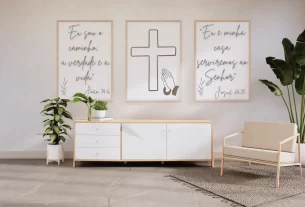 Quadros com versículos bíblicos na sala