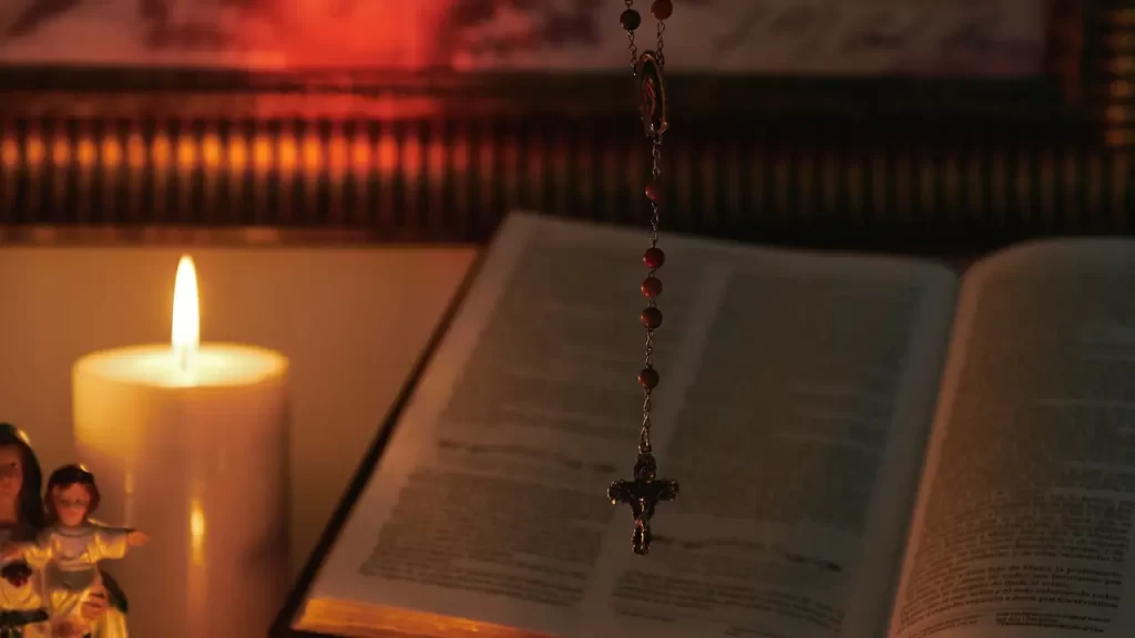 elementos visuais para o cantinho de oração para o inverno